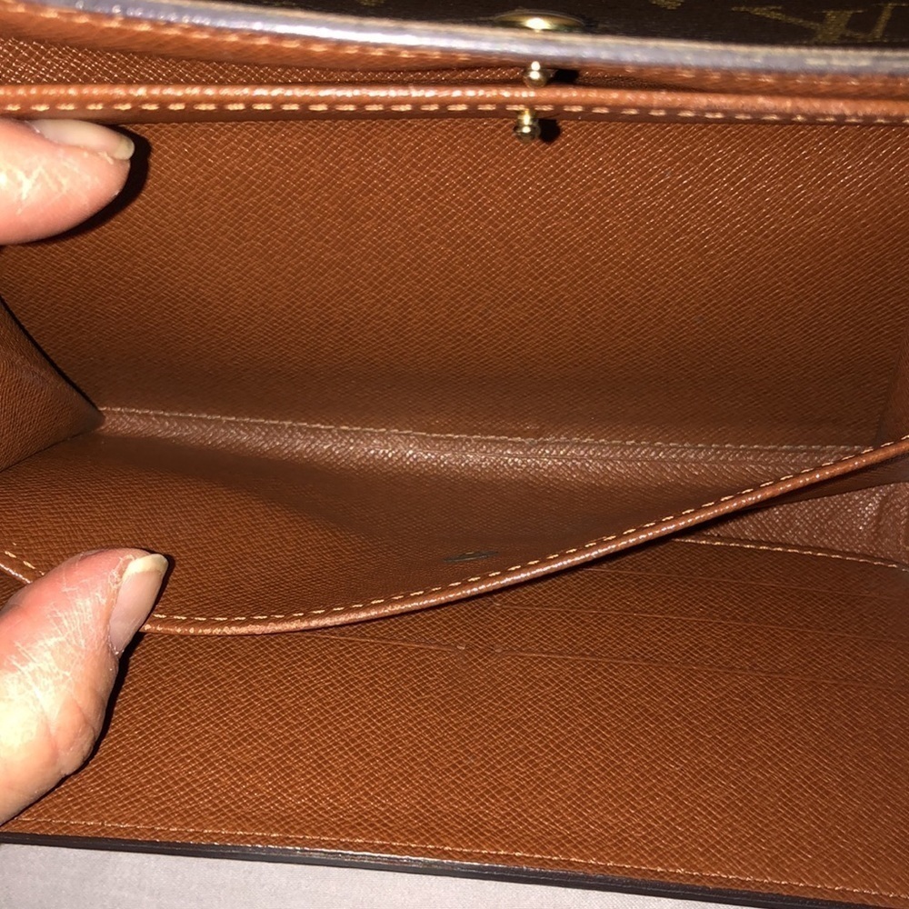 Louis Vuitton International Wallet - Picture 7 of 10
